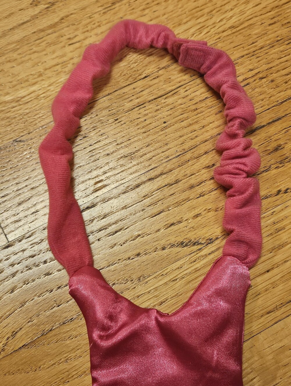 Oversized Kiss Me Pink Tie for Costume - Picture 4 of 6